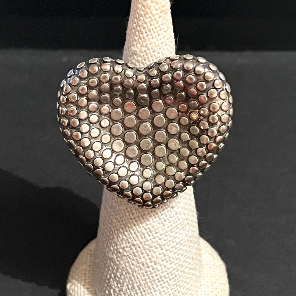 Silver oversized metal lightweight stretch ring. Size 7 stretch band